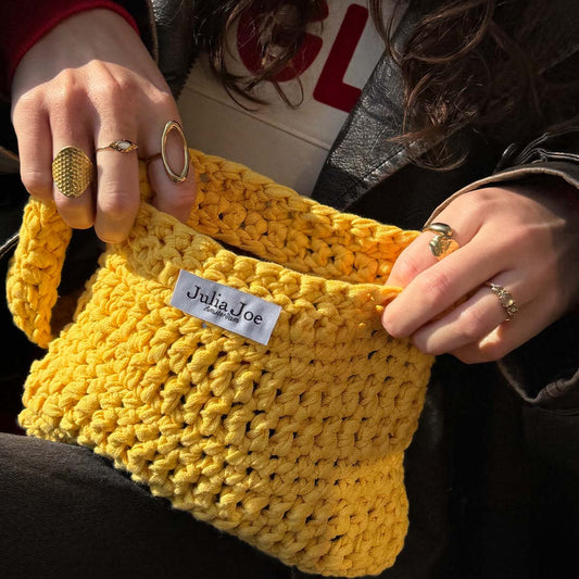 Lola // yellow
