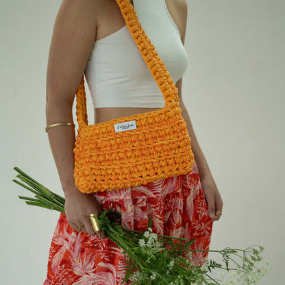 Lola // orange